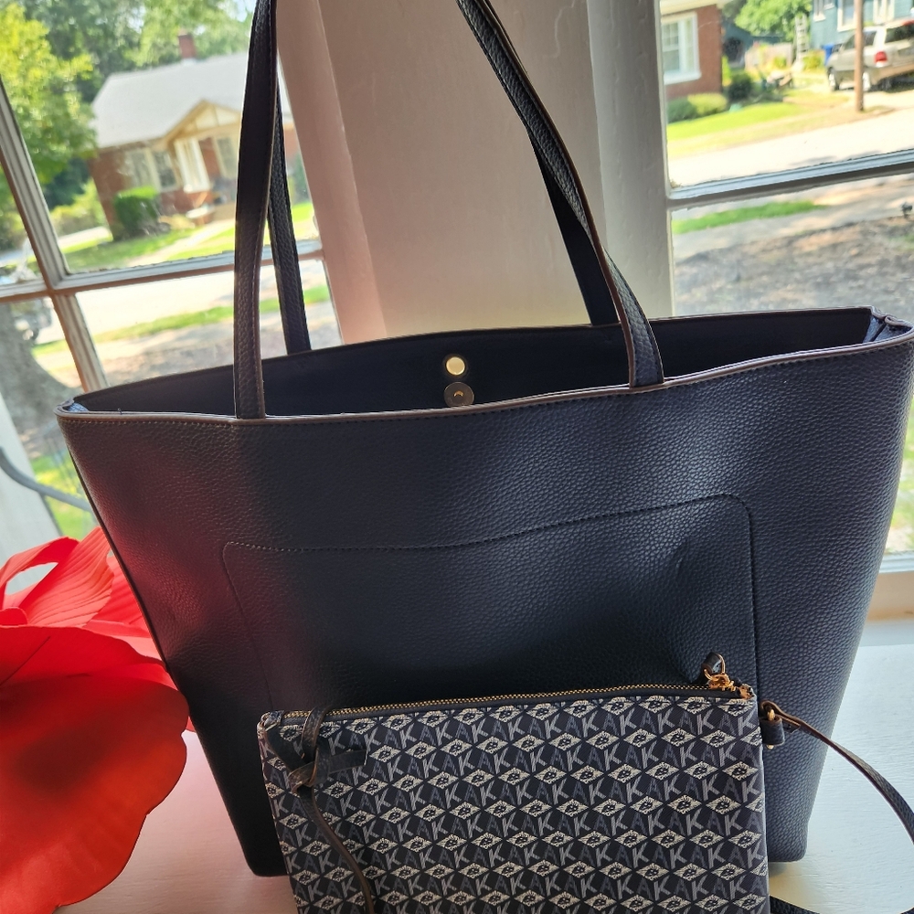 Anne Klein Blue purse/tote. Has the outside magnetic closure inside zip close